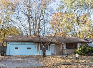 853 E Guinevere St, Springfield, MO 65807