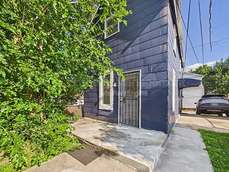 525 Splitlog Ave #R — Photo 16