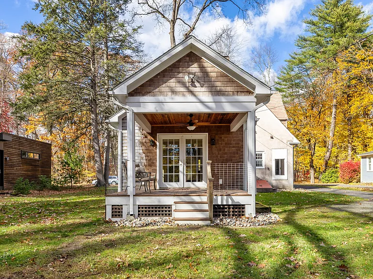 61 Woodlawn Ave — Photo 16