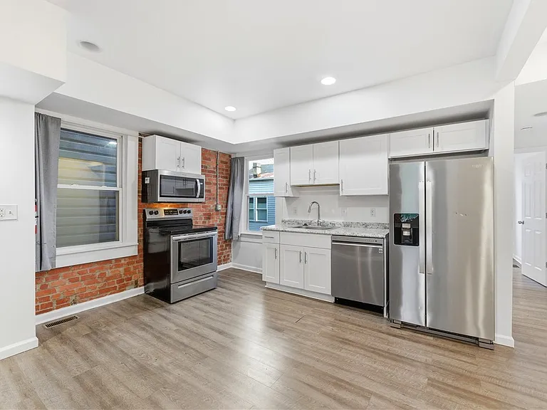 117 E Jefferson St #1 — Photo 10