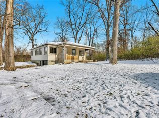40 Mombert Dr, Ballwin, MO 63021