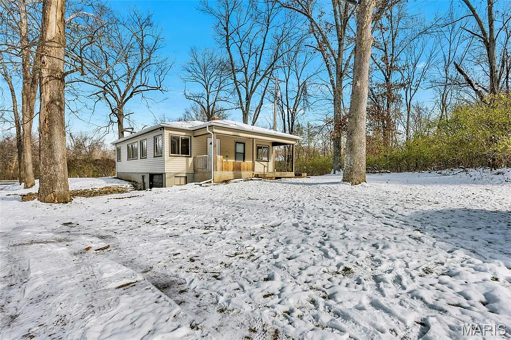 40 Mombert Dr photo 1