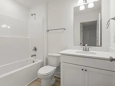 Hallway Full Bath