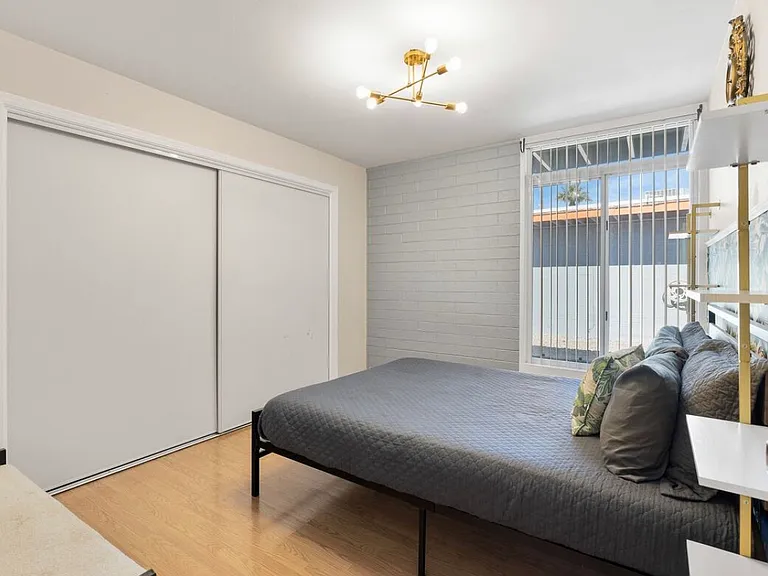 1010 E Maryland Ave #12 — Photo 12