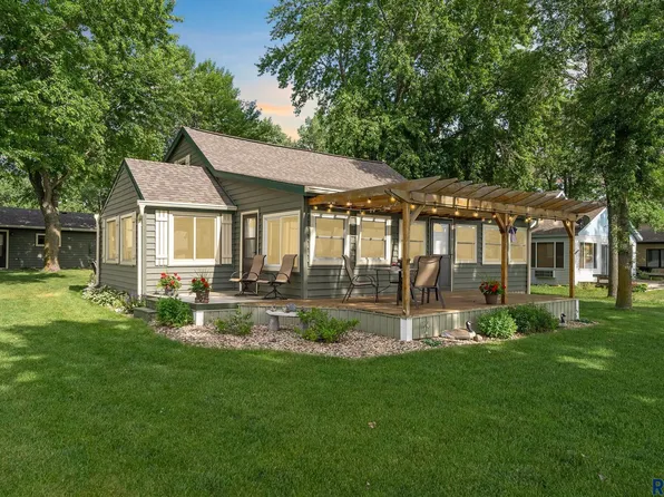 6585 Wentworth Park Dr, Wentworth, SD 57075