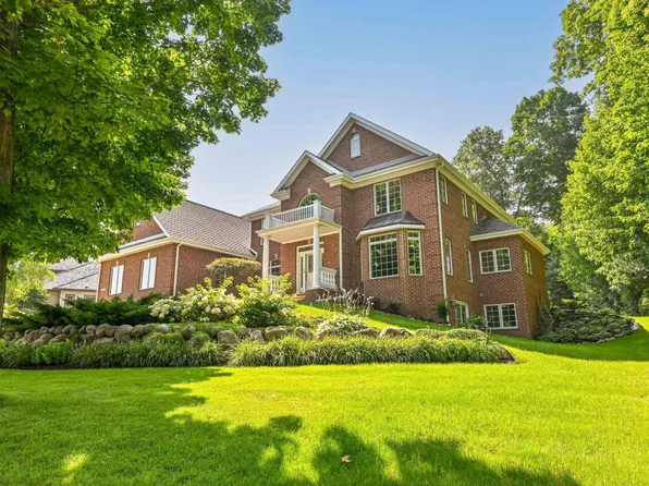 S76W25745 Prairieside DRIVE, Waukesha, WI 53189