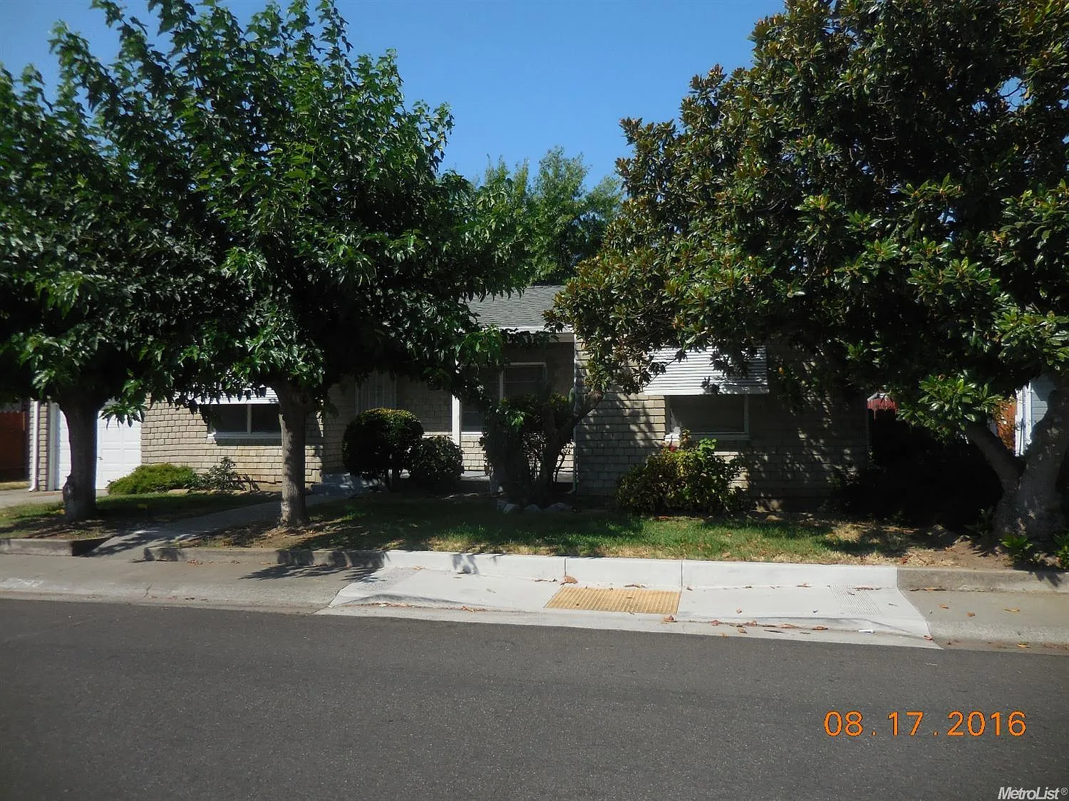 2293 Carlton Ave photo 1