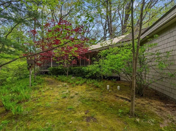 8635 Poplar Ln, Bridgman, MI 49106