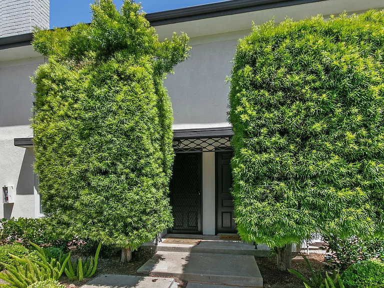 1063 Dover Dr — Photo 12