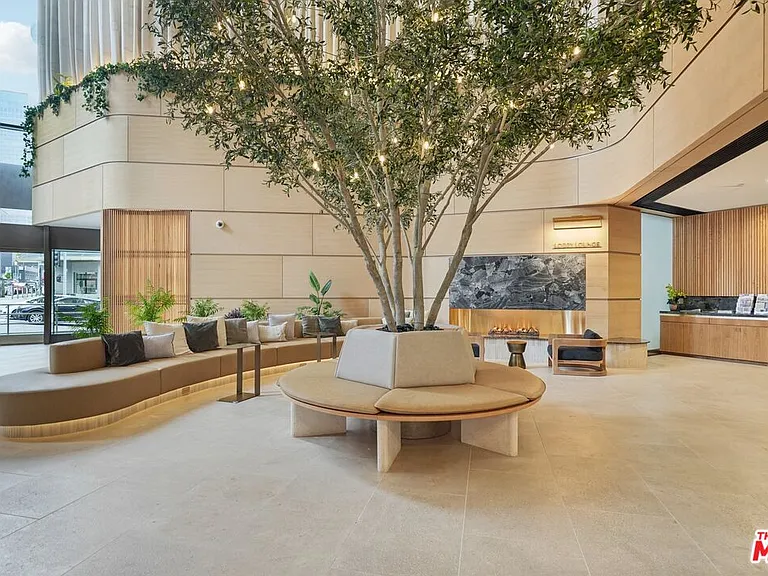1100 Wilshire Blvd #3504 — Photo 37