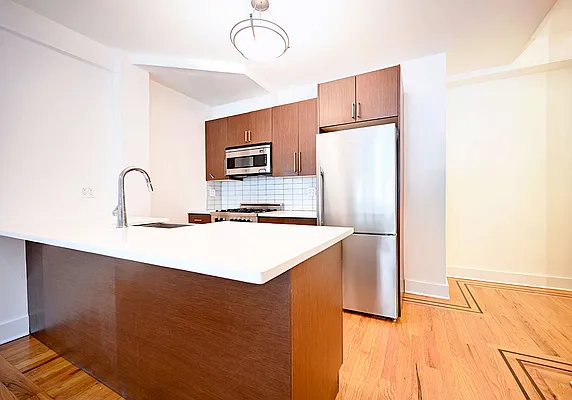 Rented by Urbane Brokerage | media 7