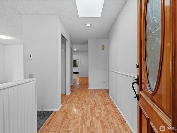 3rd image of 633 NW Cathlamet Drive