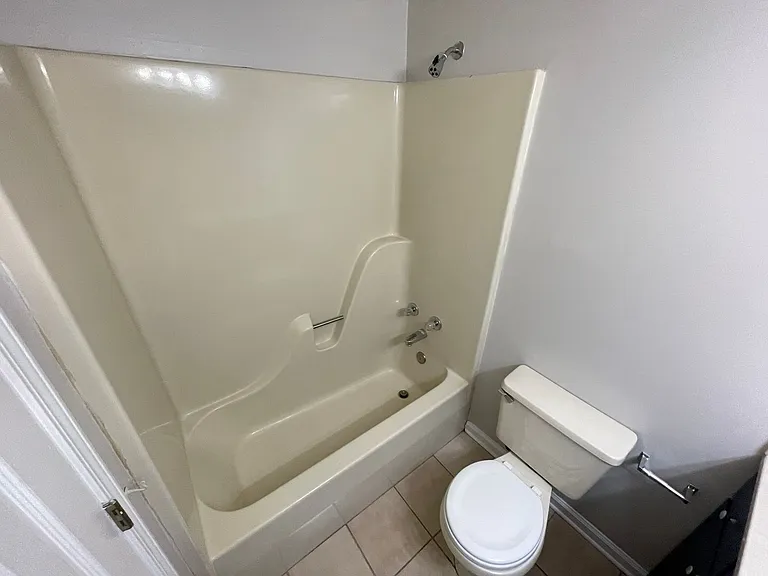 1004 Creekside Pl — Photo 4
