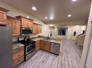 670 N Arthur St #D100, Kennewick, WA 99336