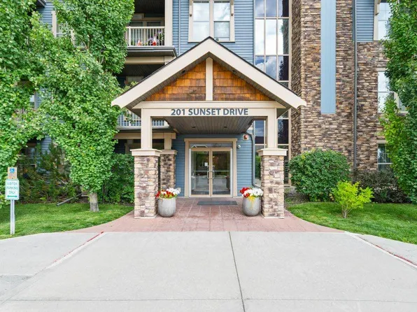 201 N Sunset Dr #304, Cochrane, AB T4C 0H5