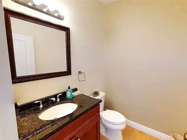 21 Jacobs Lndg #21 — Photo 8
