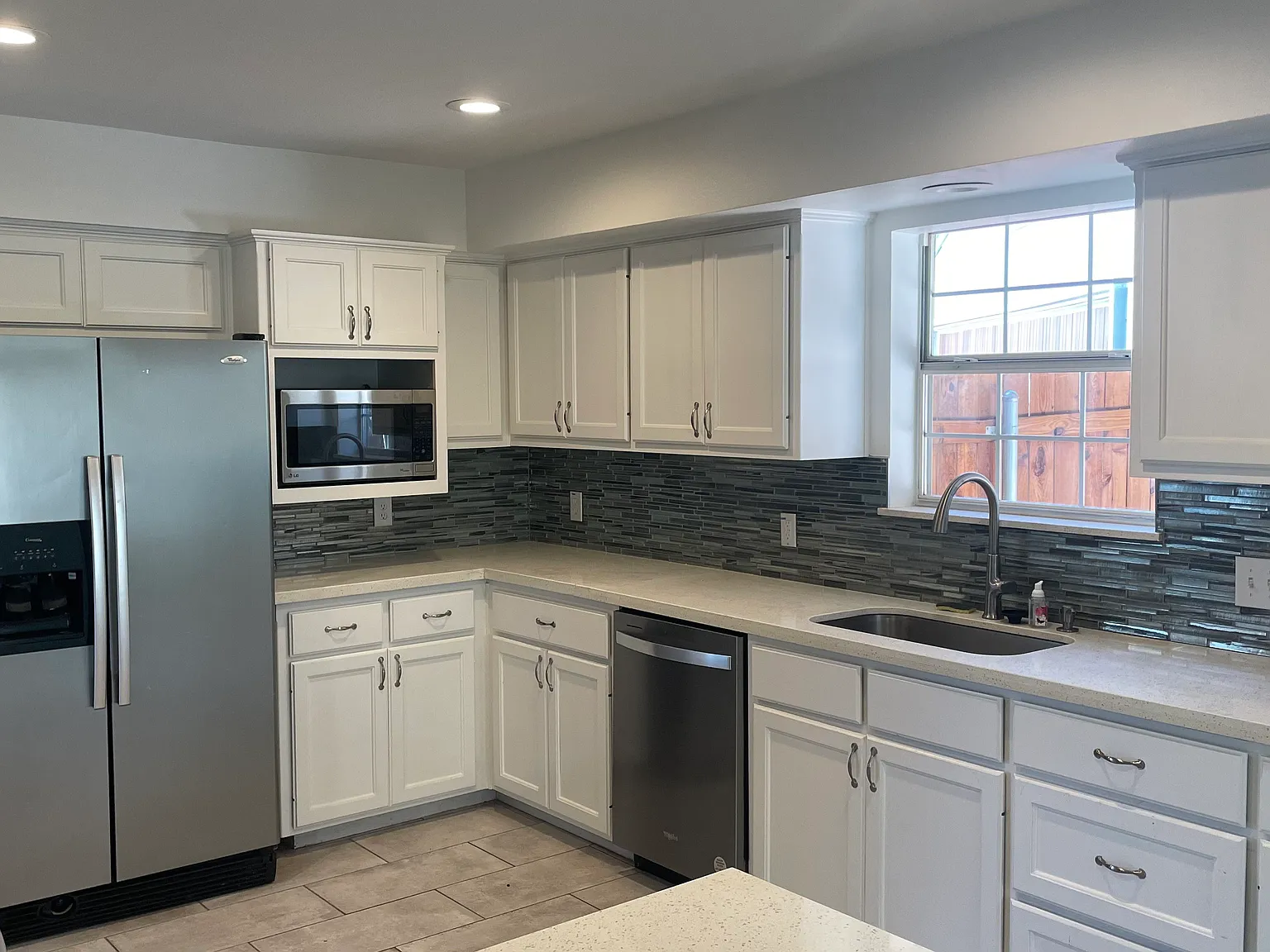 3 bed, 2528 sqft, $3,600 — Photo 2