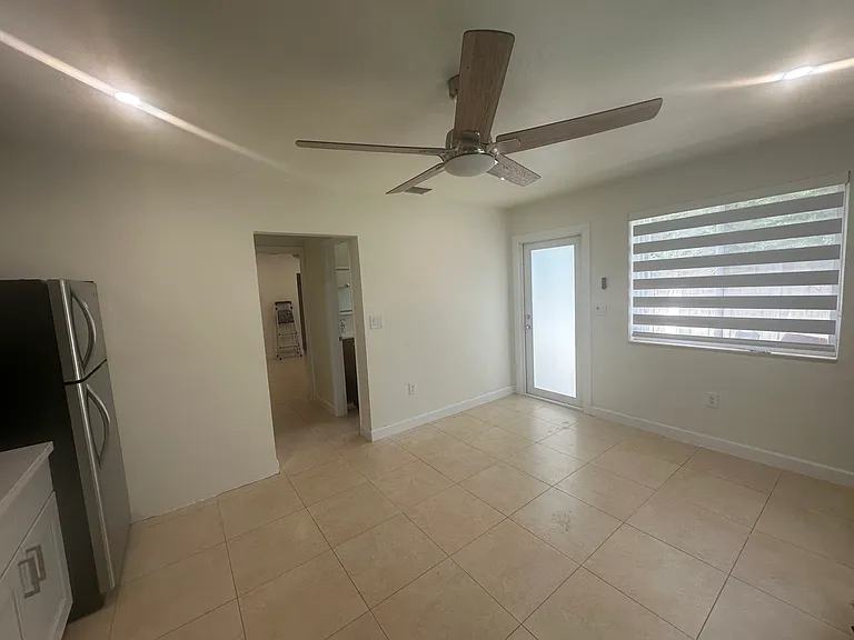 8541 SW 27th Ln — Photo 3