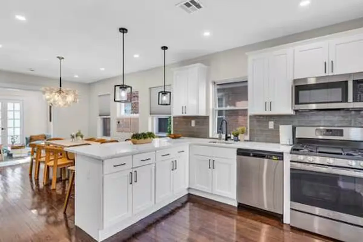 4 bed, $9,000 — Photo 2