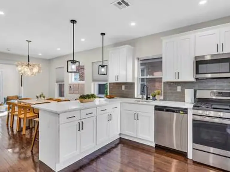 30 N Montgomery Ave — Photo 2