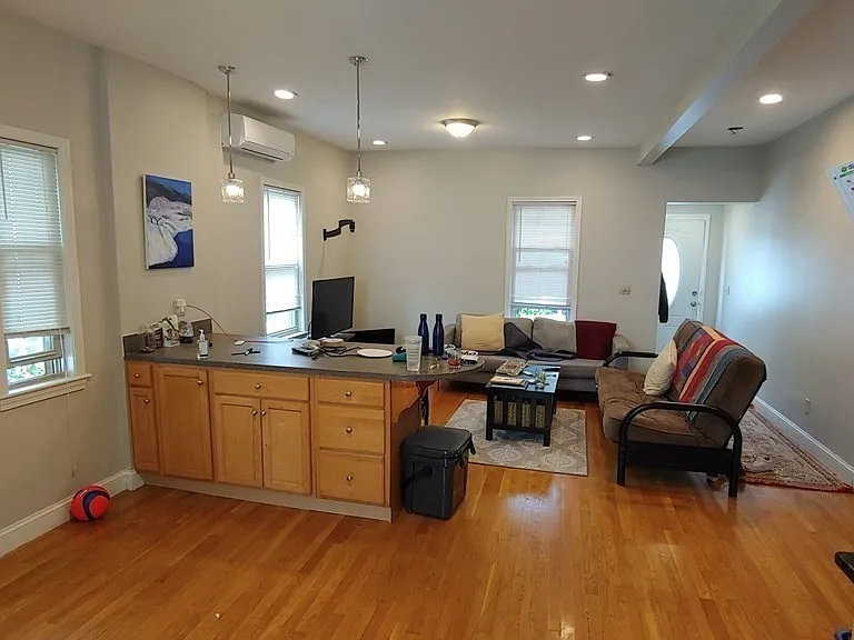 33 Eastburn St #1 — Photo 4