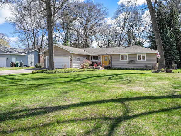770 E Fennwood Cir, Muskegon, MI 49445