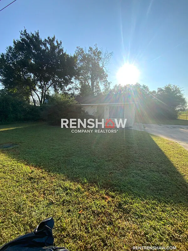 3 bed, 1.0 bath, 875 sqft, $800 — Photo 1