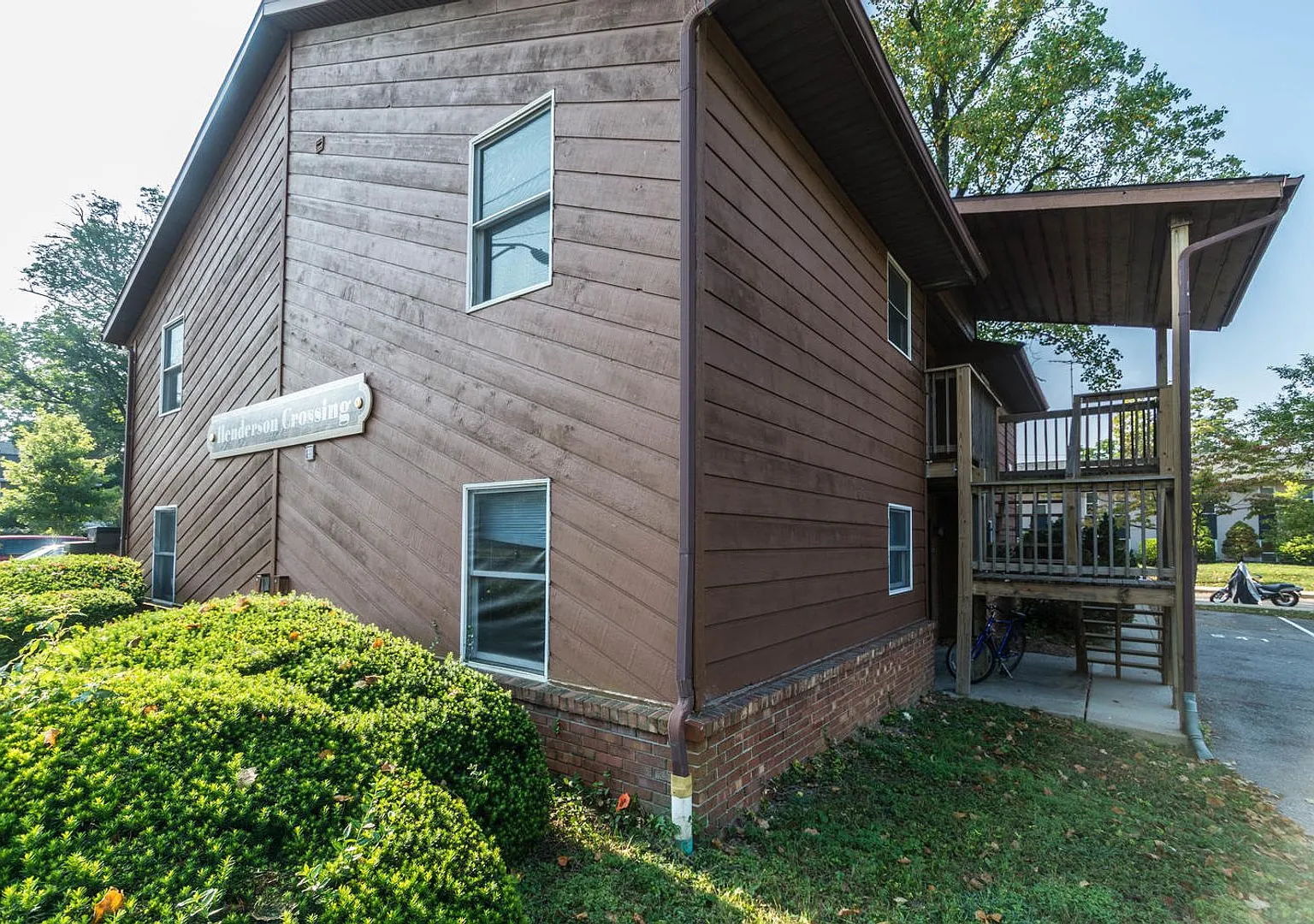 525 Henderson Crossing - Half Off Admin Fees & $350 Gift Card! — Photo 2