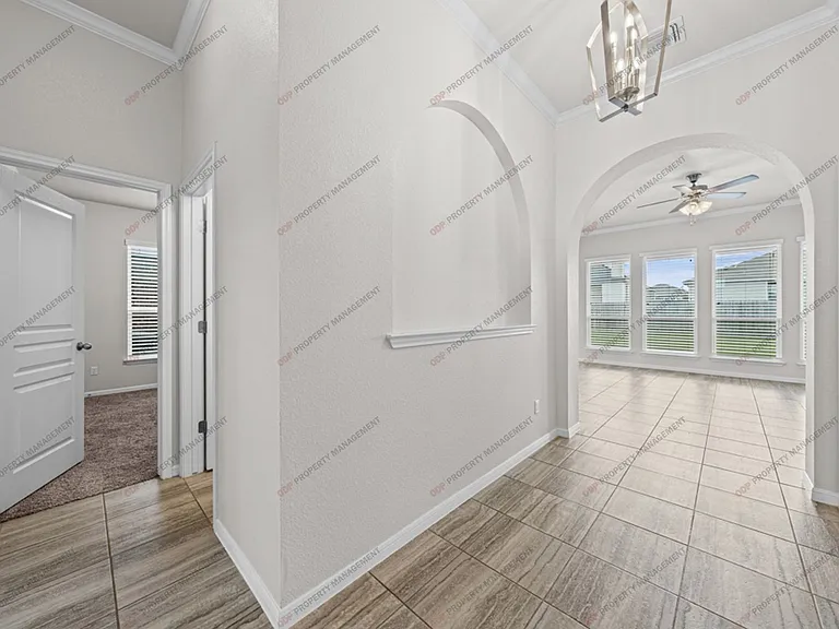 727 Cross Dr — Photo 4