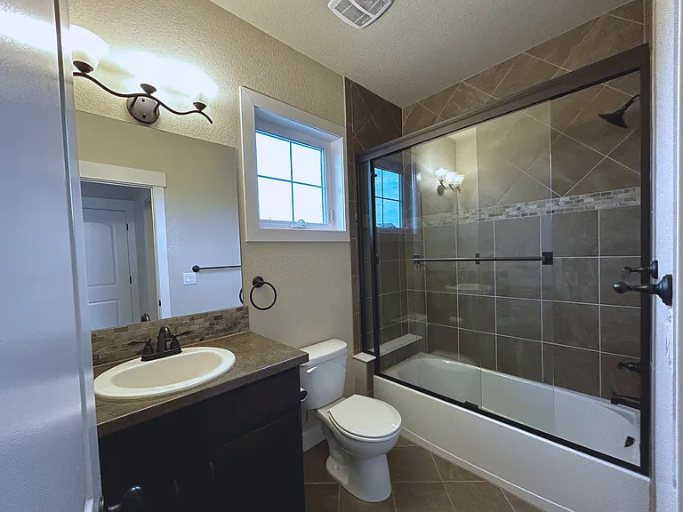 2521 Des Moines Dr #104 — Photo 19