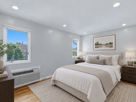 4th image of 1 Coles Ave #1C