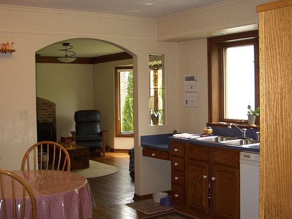 Kitchen to Family Room