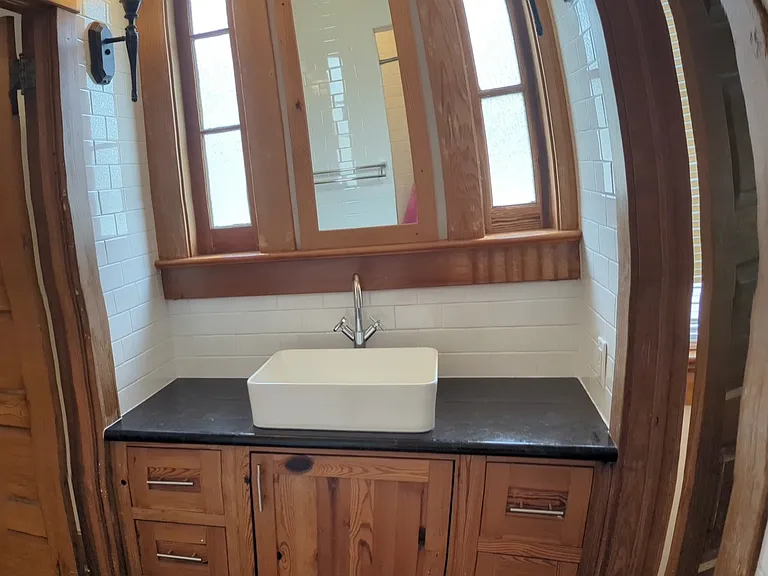 4040 Clermont Dr — Photo 12