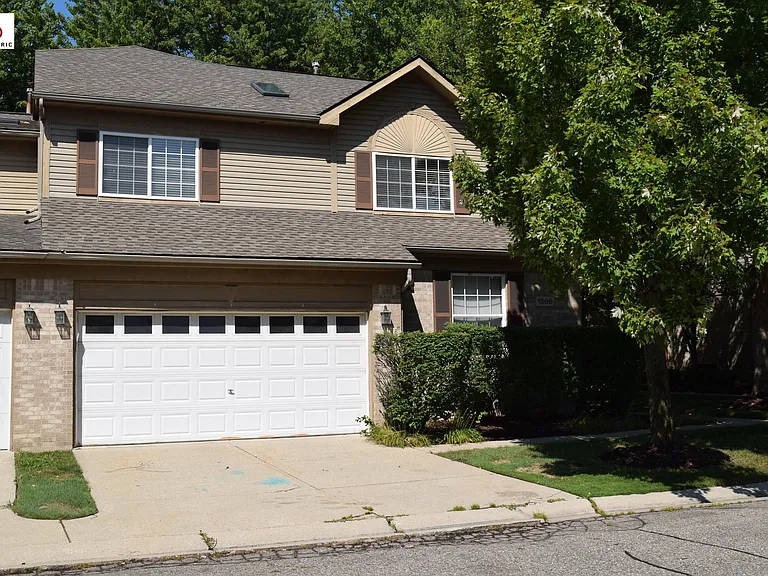 1566 Heron Cir — Photo 2