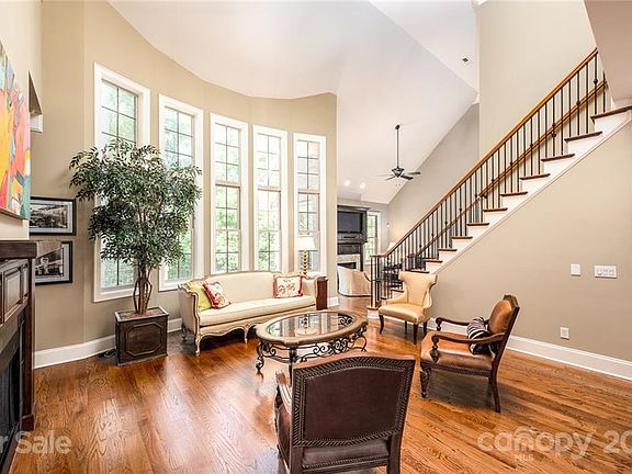 5th image of 5311 Macandrew Dr