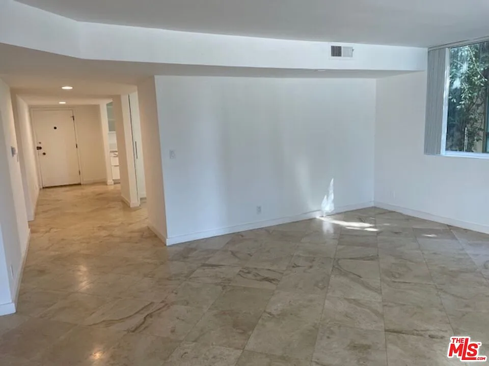 3 bed, 2.0 bath, 1750 sqft, $5,695 — Photo 4