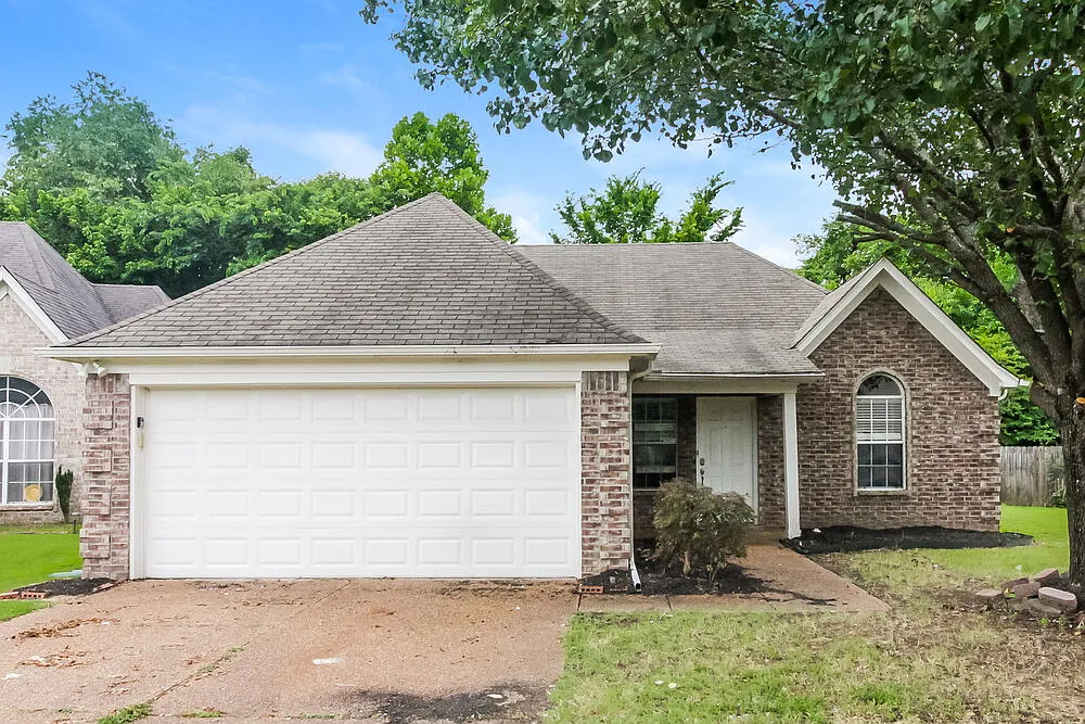 3 bed, 2.0 bath, 1297 sqft, $2,450 — Photo 1