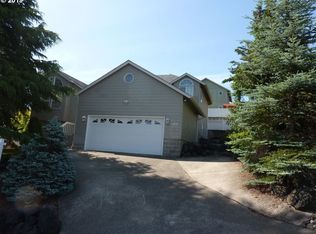2375 NW Canterbury Dr, Roseburg, OR 97471
