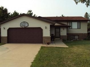 27 6th St SW, Eyota, MN 55934