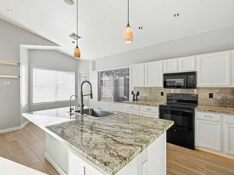 16404 S 46th Way — Photo 12