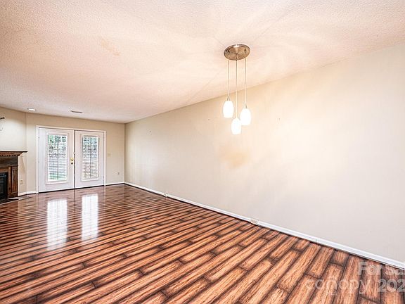 4th image of 741 21st Ave NE