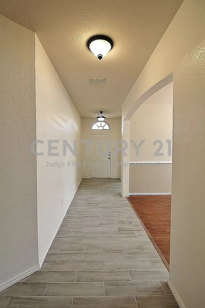Wonderful 2-Story 4/2.5/2 in Keller ISD Ready For Move-In! — Photo 2