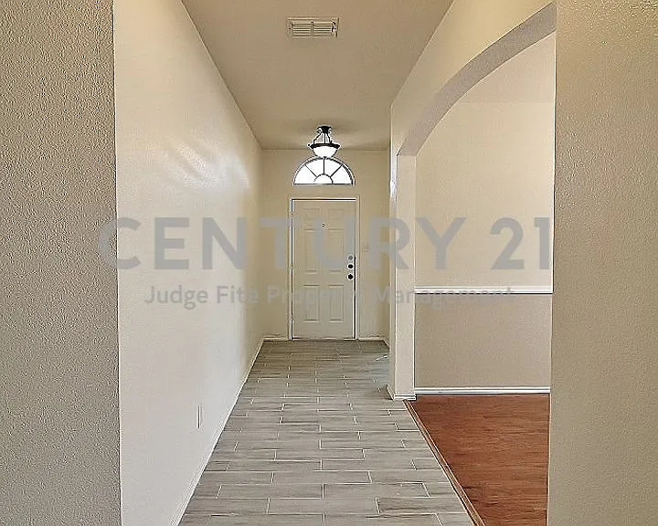 10125 Sourwood Dr — Photo 2