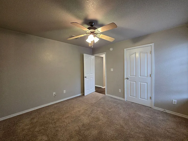 5609 Hunters Ridge Trl — Photo 17