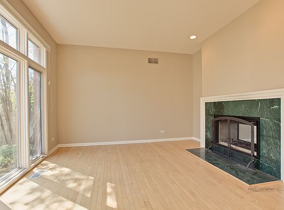 5th image of 402 River Grove Ct