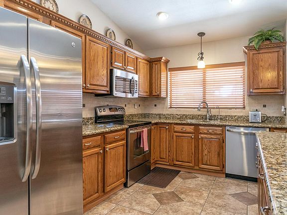 2nd image of 1029 E Vinedo Ln
