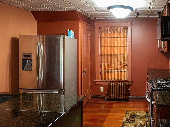 3rd image of 601 Maple Ave