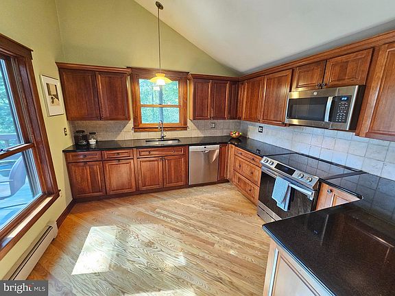 2nd image of 913 Furnace Rd