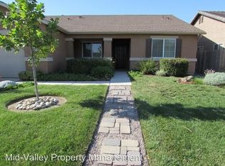 2437 E Dorothea Ave, Visalia, CA 93292