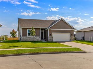 915 NE Meadow Landing Dr, Ankeny, IA 50021